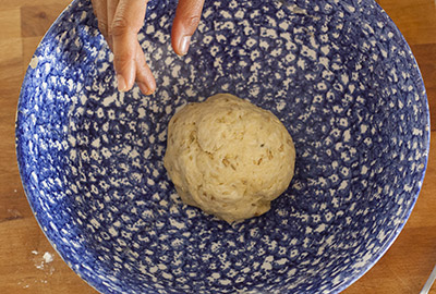 04-kneed-dough